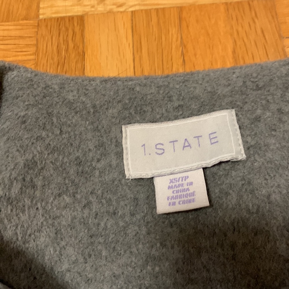 Lightly worn wool jacket. Excellent condition. - Picture 6 of 10